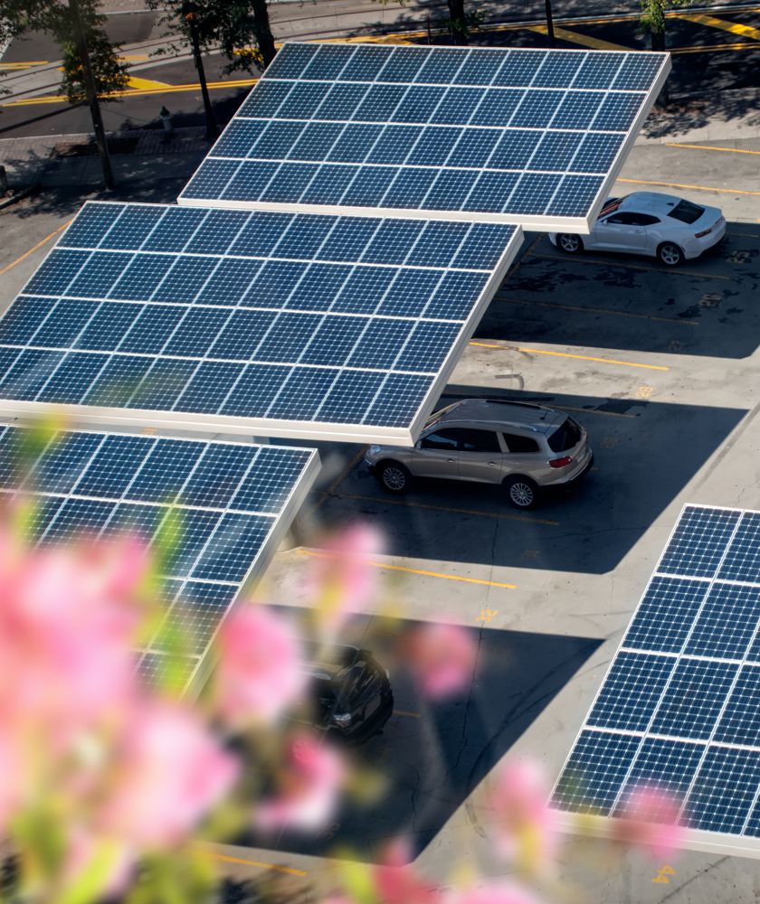 Ombrières photovoltaïques sur un parking d'entreprise